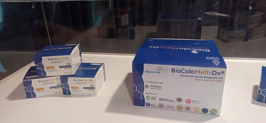 Kit diagnostik molekuler untuk kanker kolorektal BioColoMelth-Dx yang diproduksi PT Bio Farma (Persero). Kit ini dapat digunakan untuk membantu diagnosis mutasi kanker yang lebih optimal pada pasien kanker kolorektal,