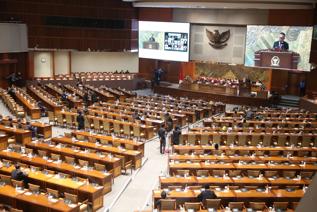 Suasana rapat paripurna DPR di Kompleks Parlemen, Senayan, Jakarta, Selasa (17/5/2022). 