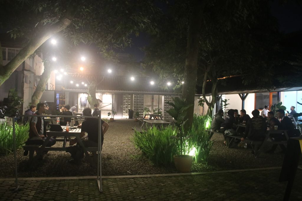 Suasana ruang terbuka Laswee Creative Space di Kota Bandung, Jawa Barat, Rabu (25/5/2022).