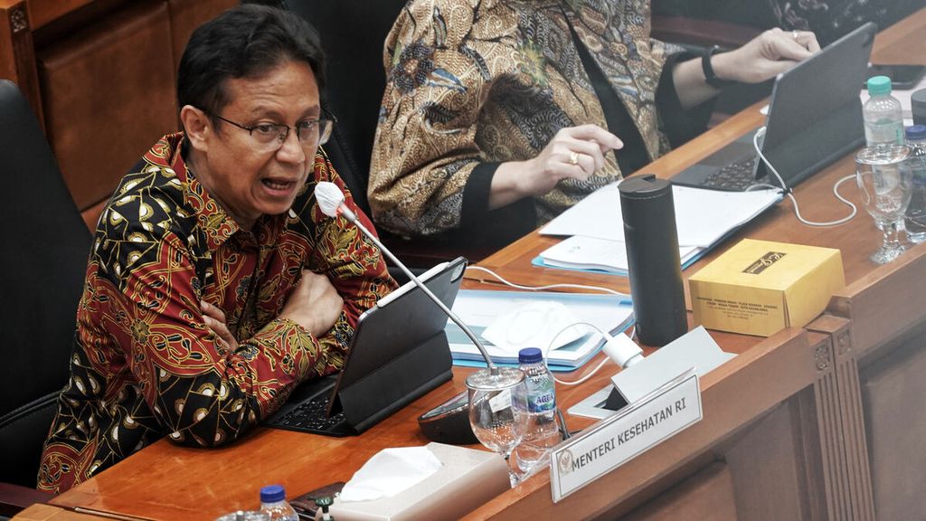 Menteri Kesehatan Budi Gunadi Sadikin saat menyampaikan paparannya pada rapat kerja dengan Komisi IX di Ruang Rapat Komisi IX DPR RI, Jakarta, Selasa (24/1/2023).