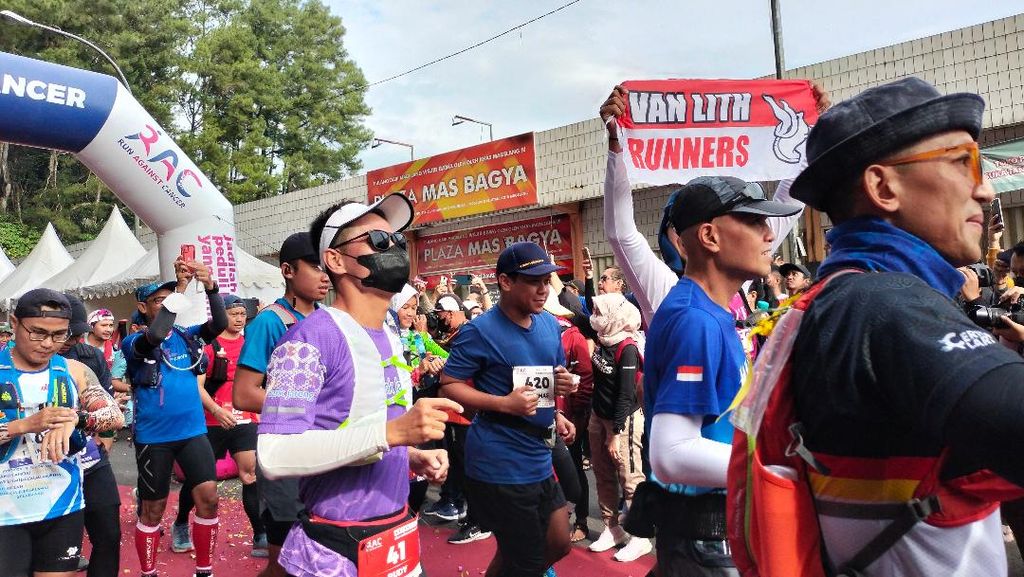 Sekitar 200 pelari Run Against Cancer berlari memulai start di Kebun Raya Gunung Tidar, Kota Magelang, Jawa Tengah, Sabtu (4/2/2023).