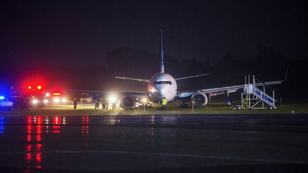 Pesawat Garuda Indonesia GA258 yang menempuh penerbangan dari Bandara Soekarno-Hatta, Tangerang, Banten, tergelincir saat mendarat di Bandara Adisutjipto, Sleman, DI Yogyakarta, Rabu (1/2) malam.