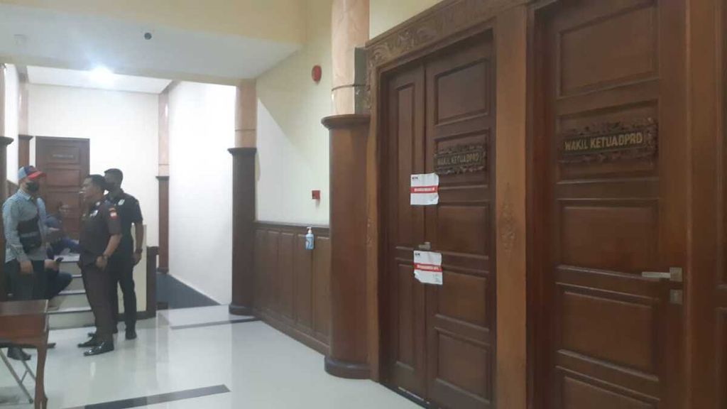 Ruang Wakil Ketua DPRD Jawa Timur yang disegel oleh Komisi Pemberantasan Korupsi, seperti terlihat pada Kamis (15/12/2022).