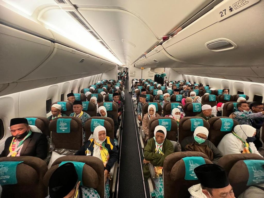Sebanyak 388 calon haji 2023 kloter pertama berangkat ke Bandara King Abdul Aziz, Jeddah, Arab Saudi, melalui Bandar Udara Soekarno Hatta, Tangerang, Banten, Rabu (24/5/2023) dini hari.