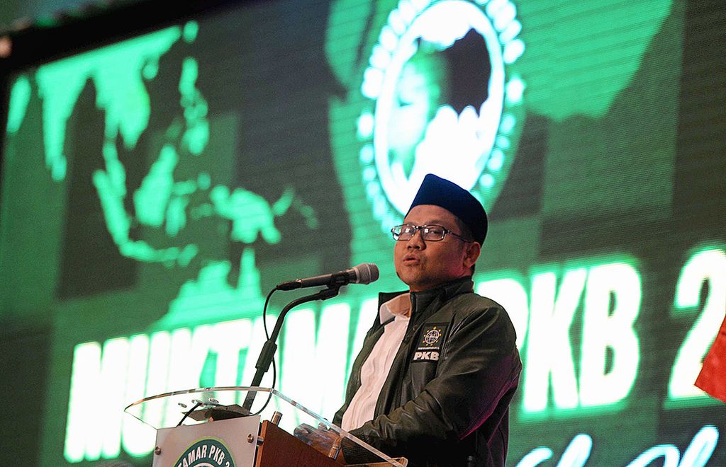 Muhaimin Iskandar memberikan sambutan setelah terpilih kembali sebagai Ketua Umum Partai Kebangkitan Bangsa dalam Muktamar PKB 2014 di Hotel The Empire Palace, Surabaya, Jawa Timur, Senin (1/9).