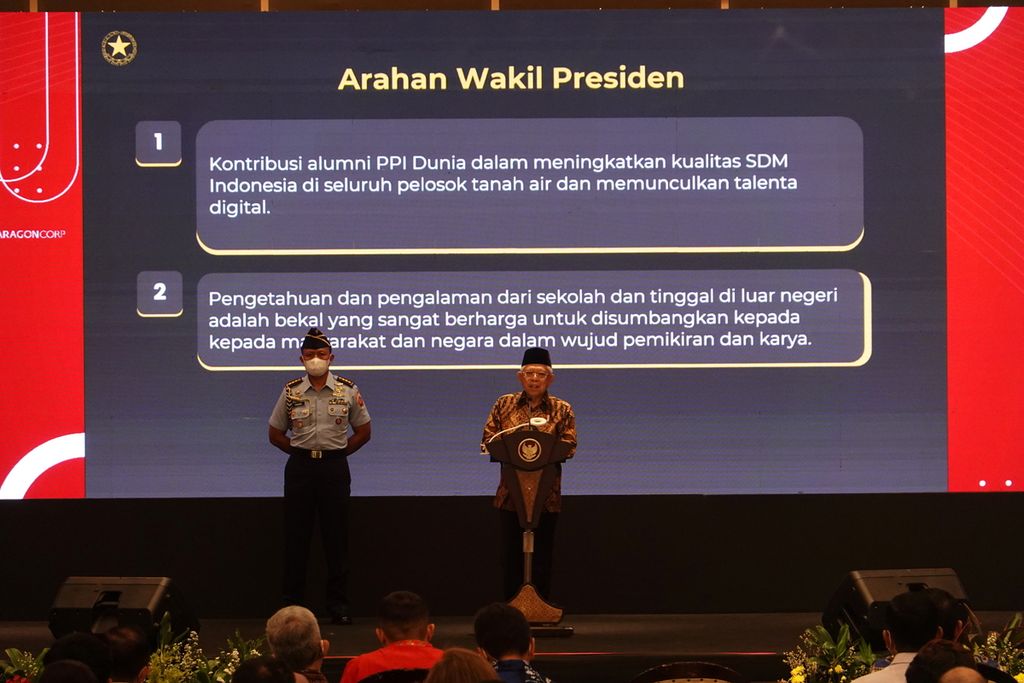 Wakil Presiden Ma’ruf Amin memberikan sambutan kunci pada acara Sarasehan Alumni Connect Perhimpunan Pelajar Indonesia (PPI) Dunia di Grand Ballroom Menara BNI, Pejompongan, Jakarta Pusat, Jumat (26/5/2023).